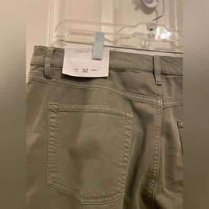 NWT Trendy utility style skinny jeans with frayed edges.  LOFT size 14/32